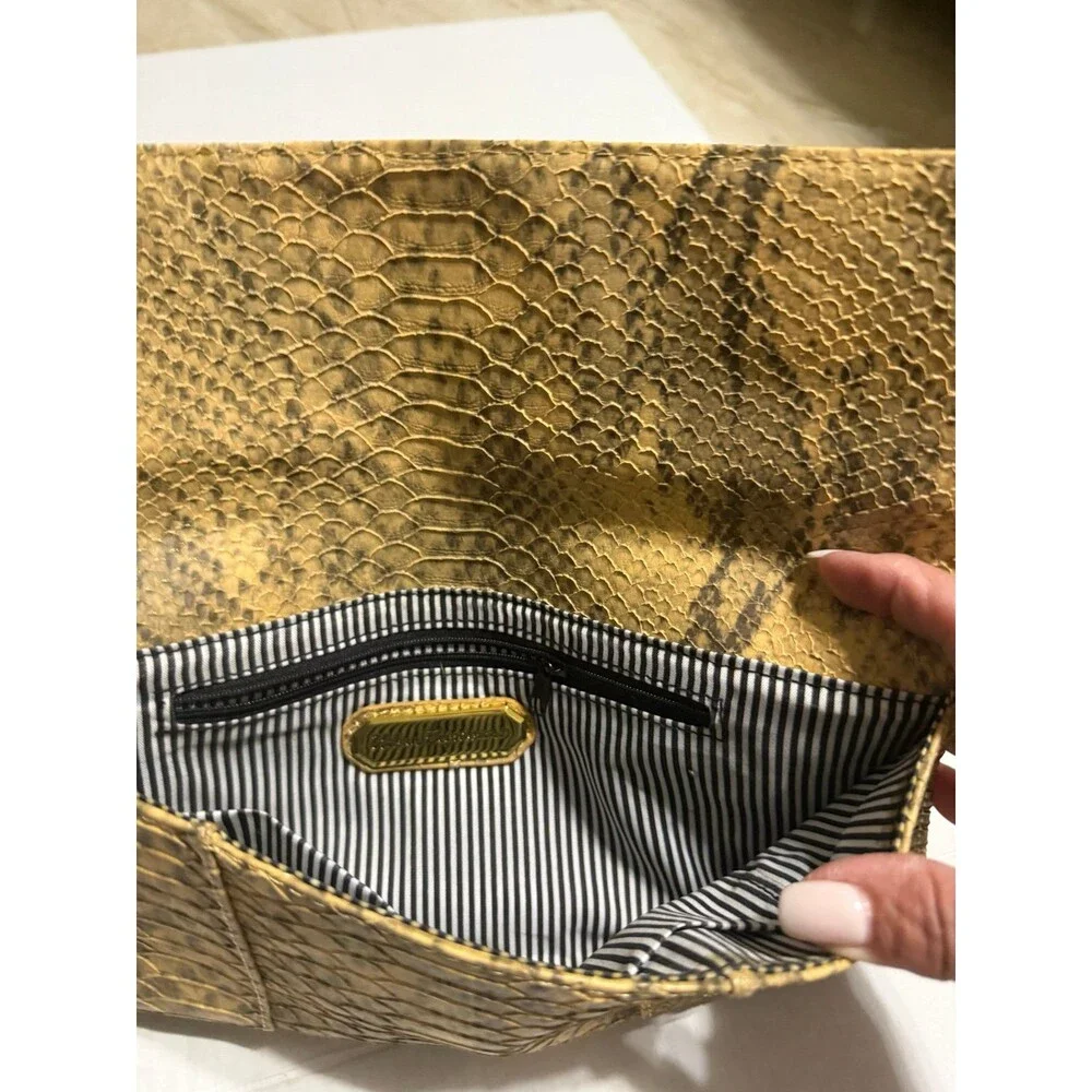 •	Handbags 	•	Crossbody Bags